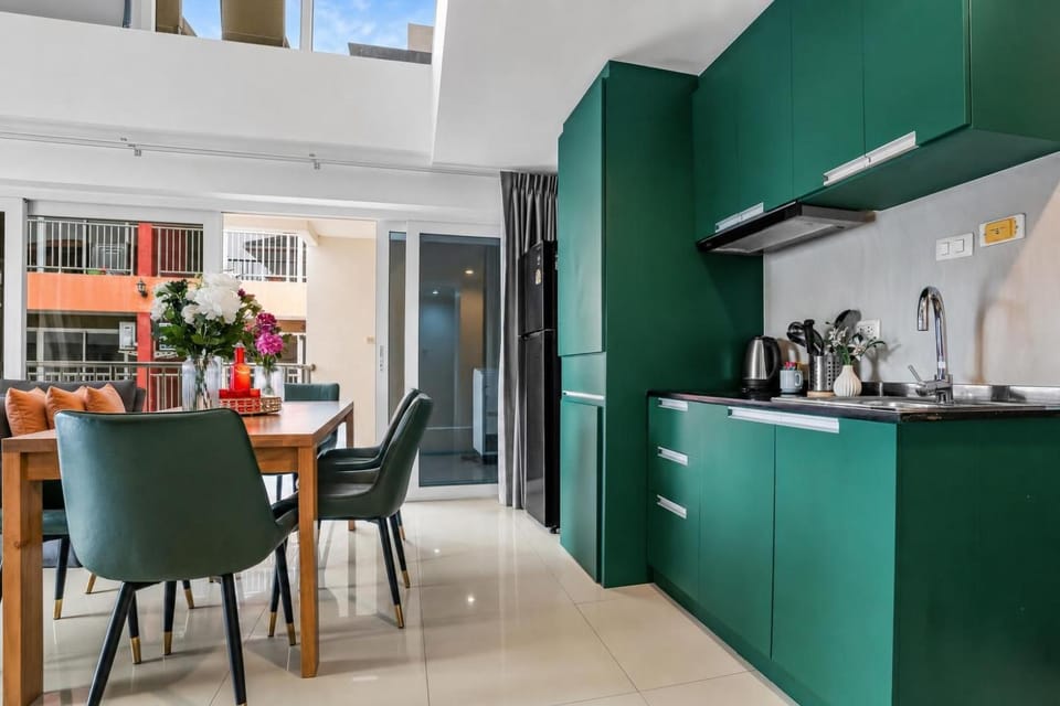 Kitchen or kitchenette, Dining area, stove