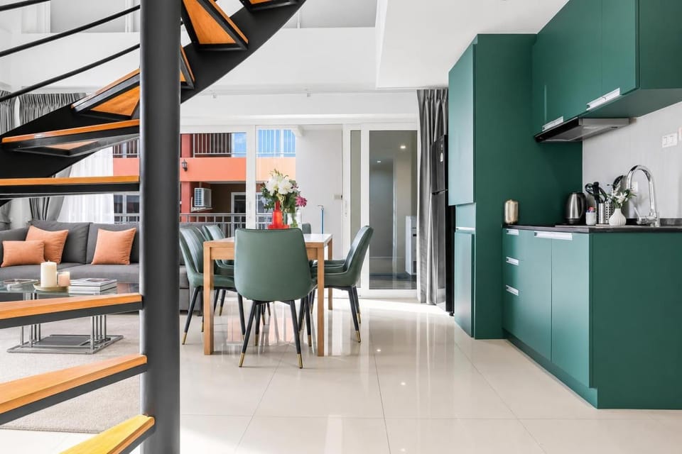 Kitchen or kitchenette, Living room, Seating area, Dining area