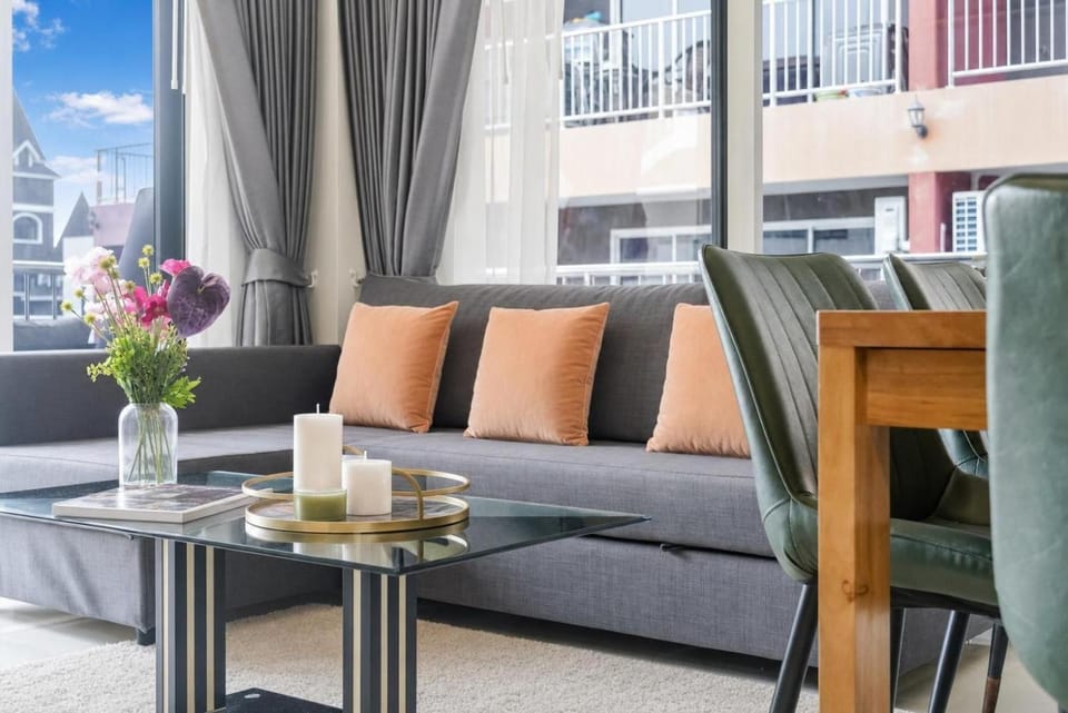 Living room, Seating area, Dining area