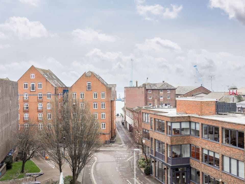 Neighbourhood, Street view, Location