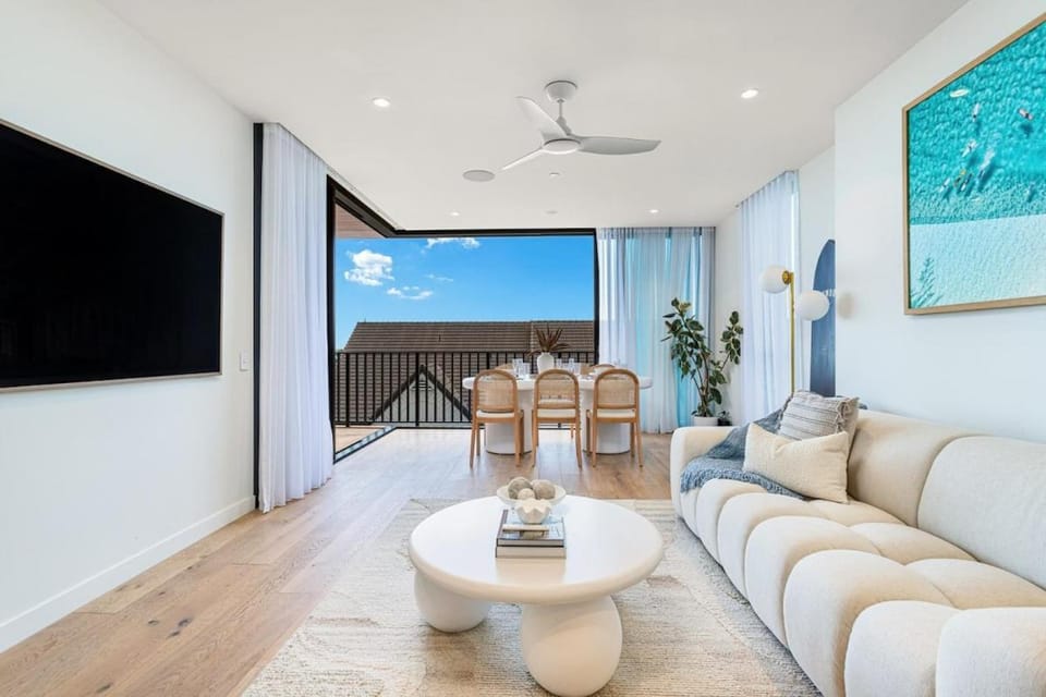 TV and multimedia, Living room, Dining area, Evening entertainment