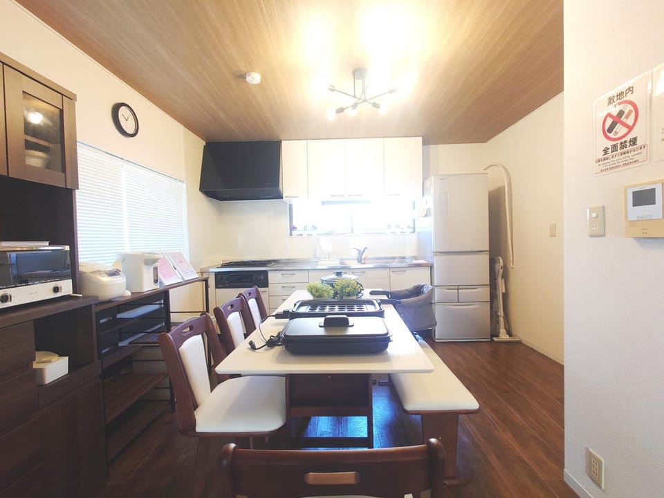 Dining area, kitchen