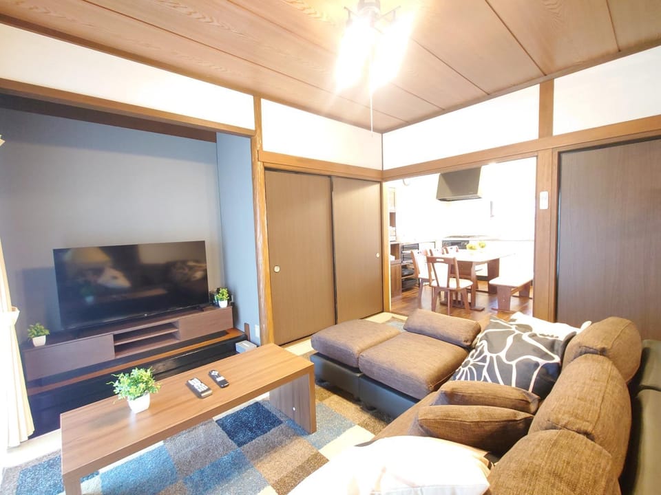TV and multimedia, Living room, Dining area
