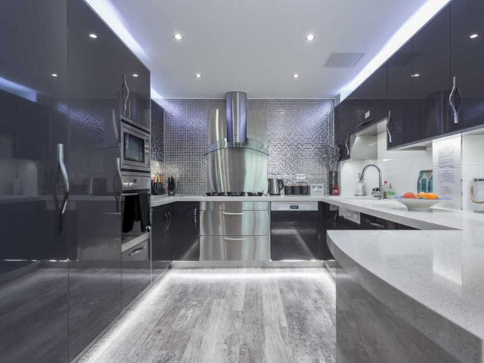 Sail Away - Luxury Apartment with Stunning Harbour Views Apartment in Poole