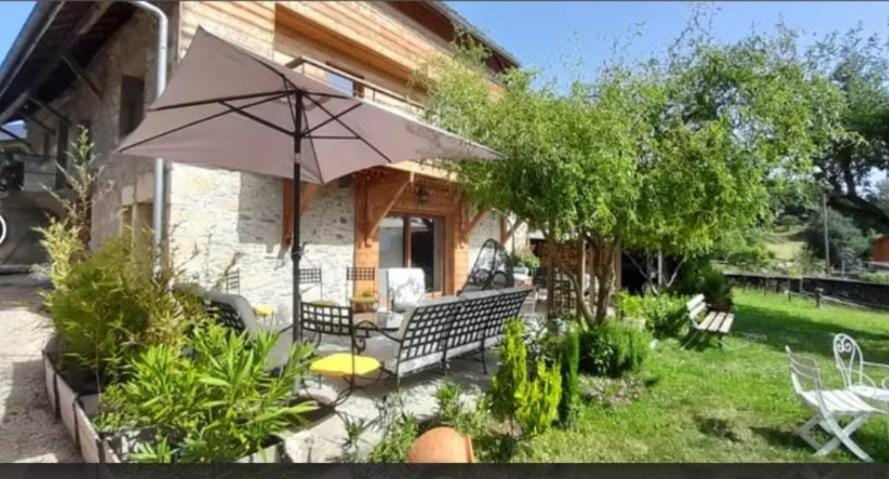 Gîte Le Verger House in Auvergne-Rhône-Alpes