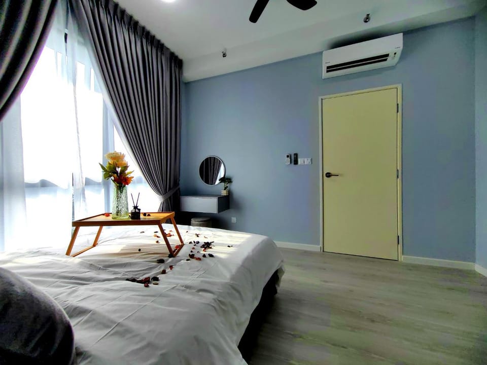 Bed, Photo of the whole room, Bedroom, air conditioner