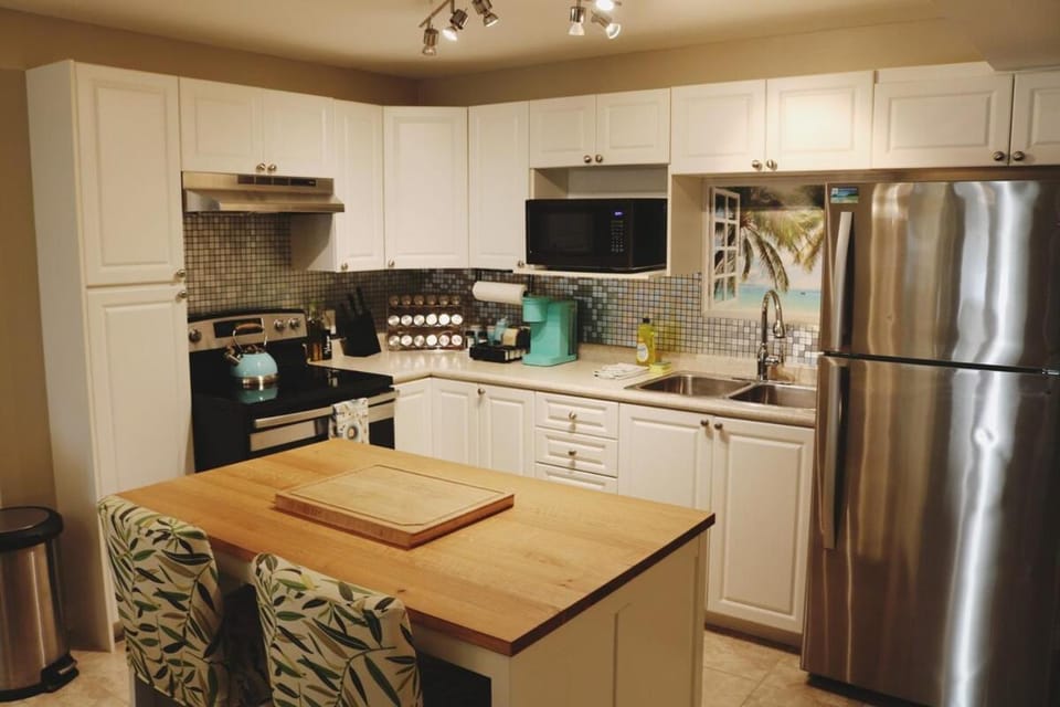 Hot Tub Relax Haven with Firepit and Gameroom Apartment in Kingston