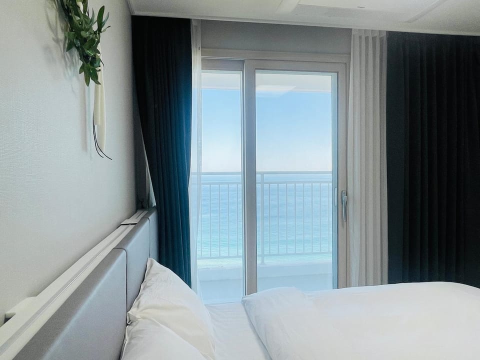 Bed, Bedroom, Sea view