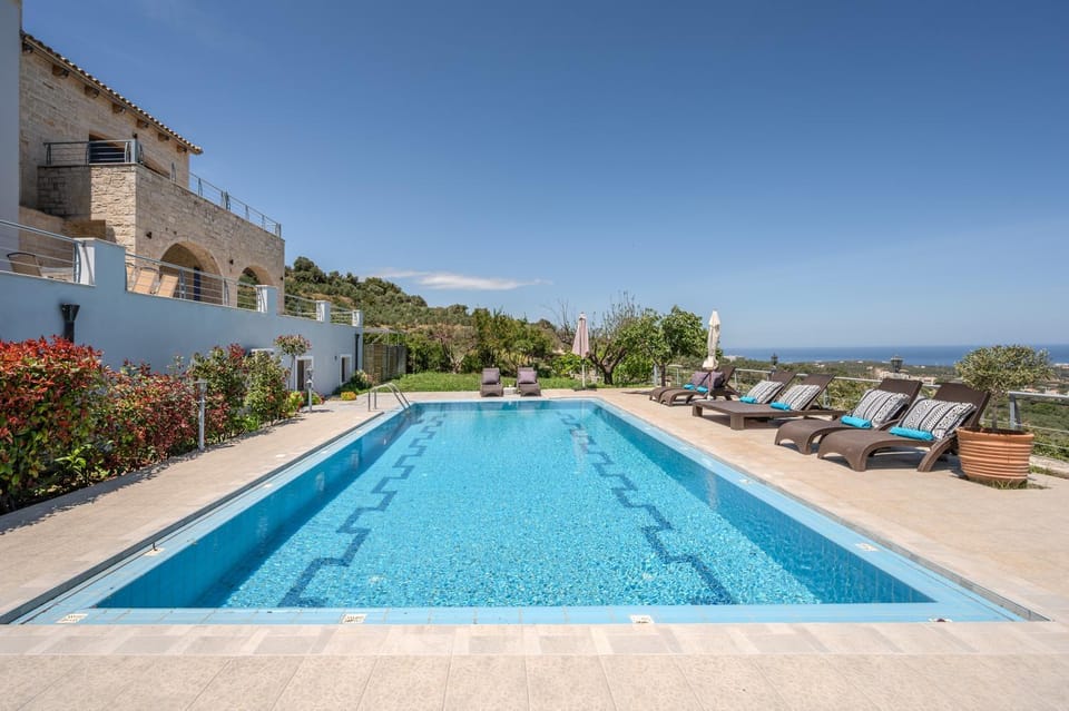 Day, Natural landscape, Pool view, Sea view, Swimming pool, sunbed