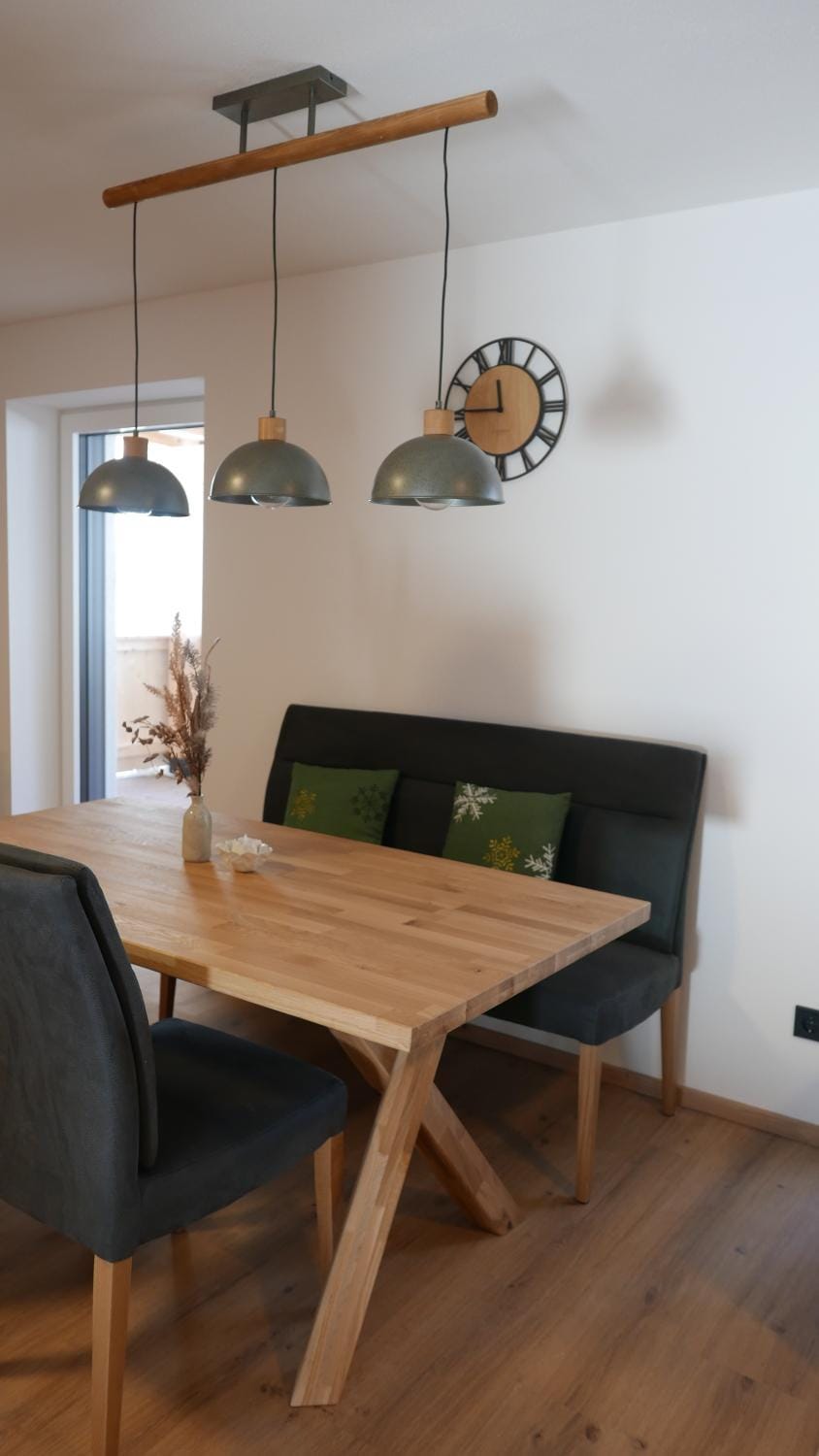 Seating area, Dining area
