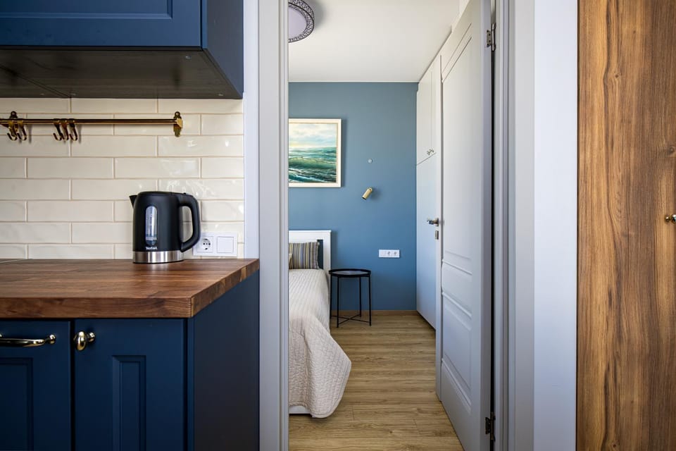 Coffee/tea facilities, Kitchen or kitchenette, Photo of the whole room