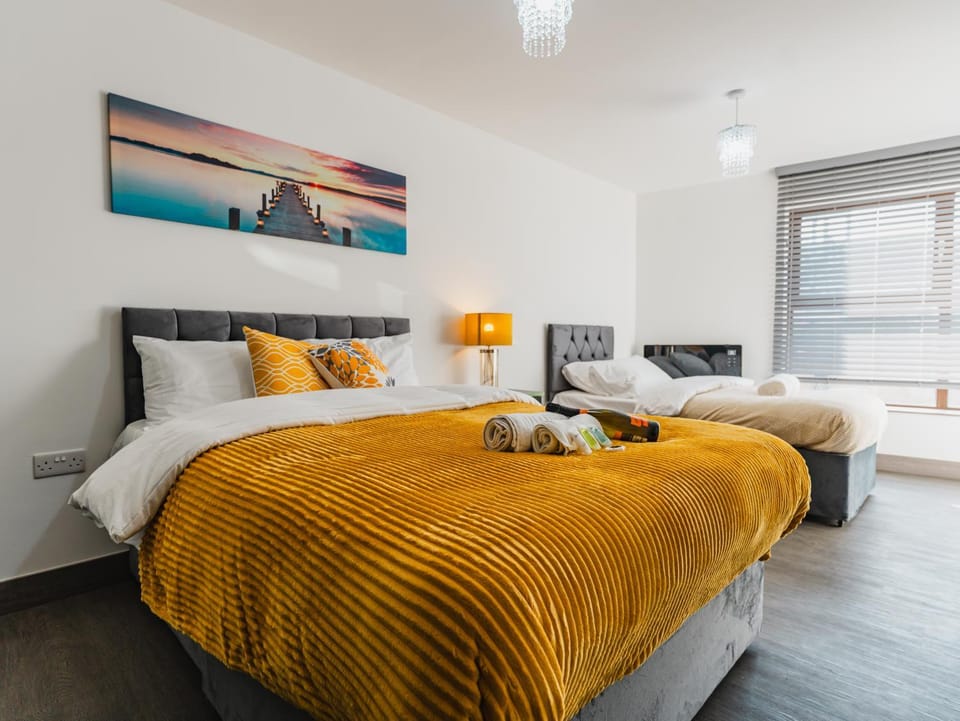 Bed, Bedroom, towels