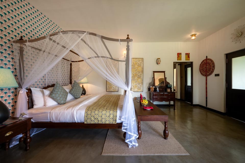 Bed, TV and multimedia, Coffee/tea facilities, Decorative detail, Decorative detail, Bedroom, Guests, Mountain view, Mountain view, Area and facilities, young children, older children, Family, furniture, internet, internet, minibar, room service, safe, wardrobe