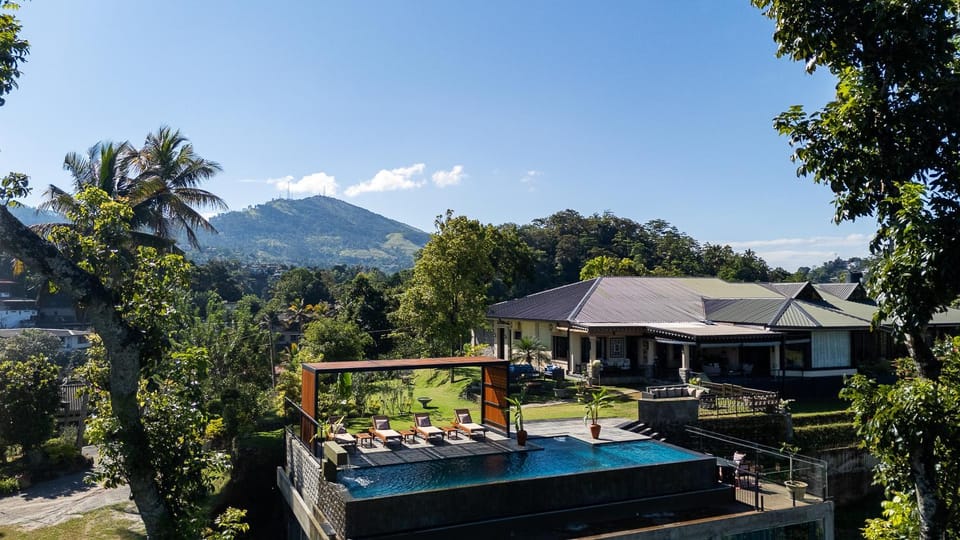 Property building, Nearby landmark, Day, Natural landscape, View (from property/room), Mountain view, Pool view, Swimming pool, sunbed