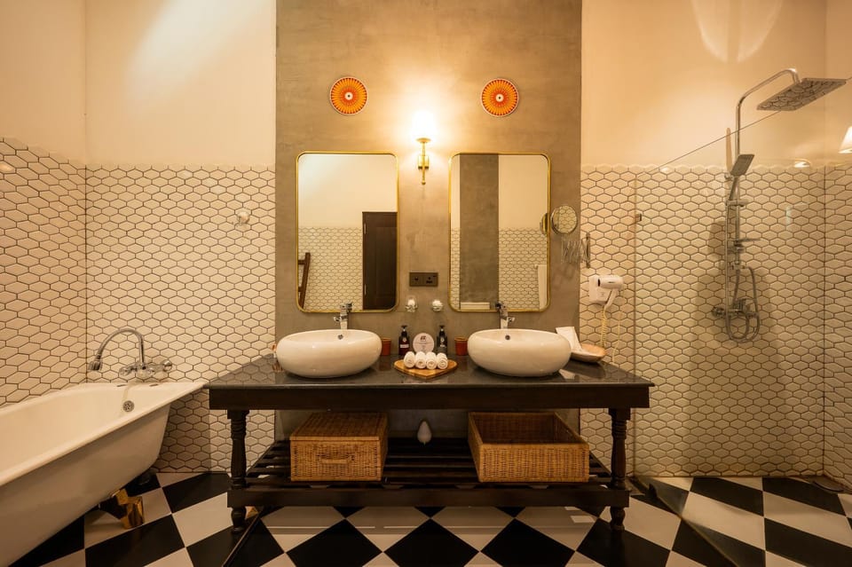 Shower, Toilet, Bathroom, Decorative detail, Bath, bidet, towels, towels