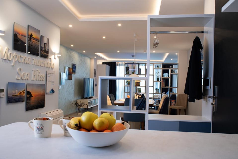 Living room, Seating area, Food