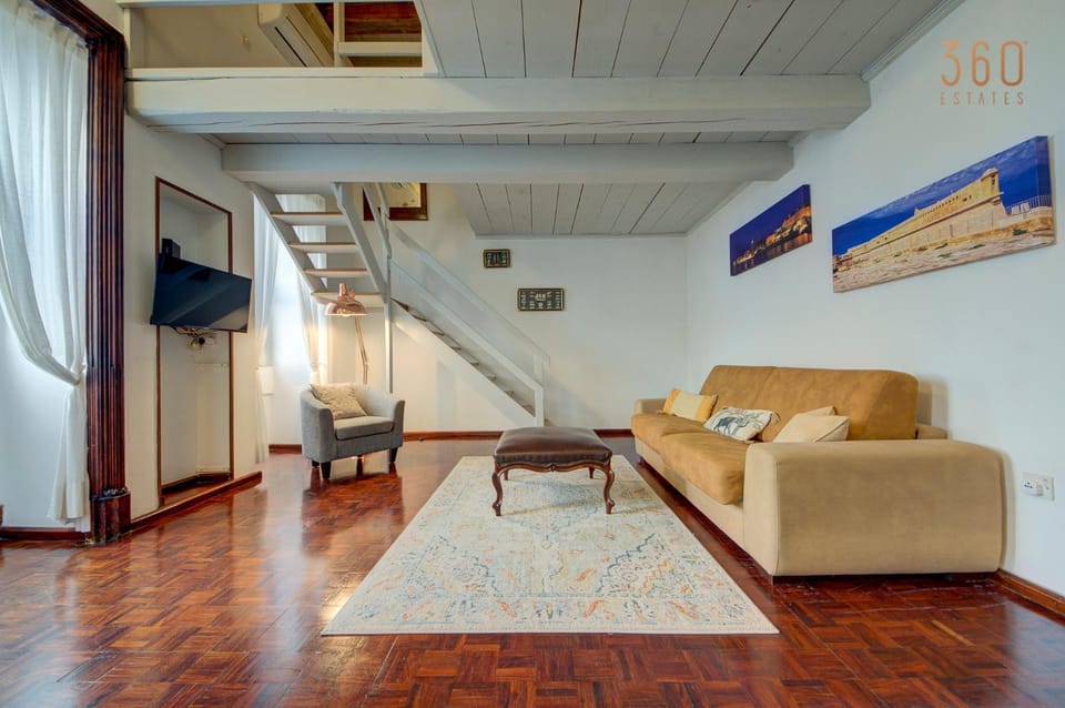 Communal lounge/ TV room, TV and multimedia, Living room, Seating area, Evening entertainment