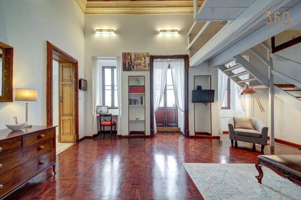 Communal lounge/ TV room, Bed, TV and multimedia, Living room, Photo of the whole room, Seating area, Evening entertainment, Bedroom