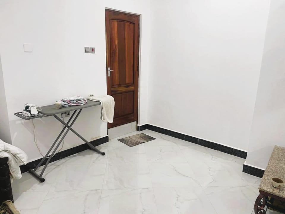 Bedroom, flat iron