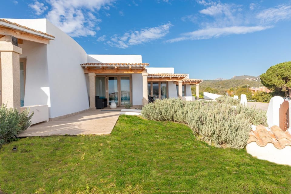 Property building, Day, Natural landscape, Garden, Garden view