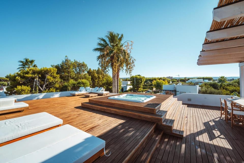 Day, Natural landscape, View (from property/room), Balcony/Terrace, Pool view, Sea view, Swimming pool, sunbed