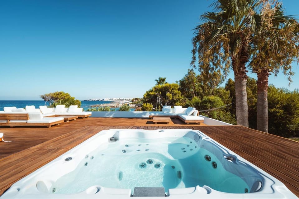 Day, Natural landscape, Hot Tub, Pool view, Sea view, Swimming pool, sunbed
