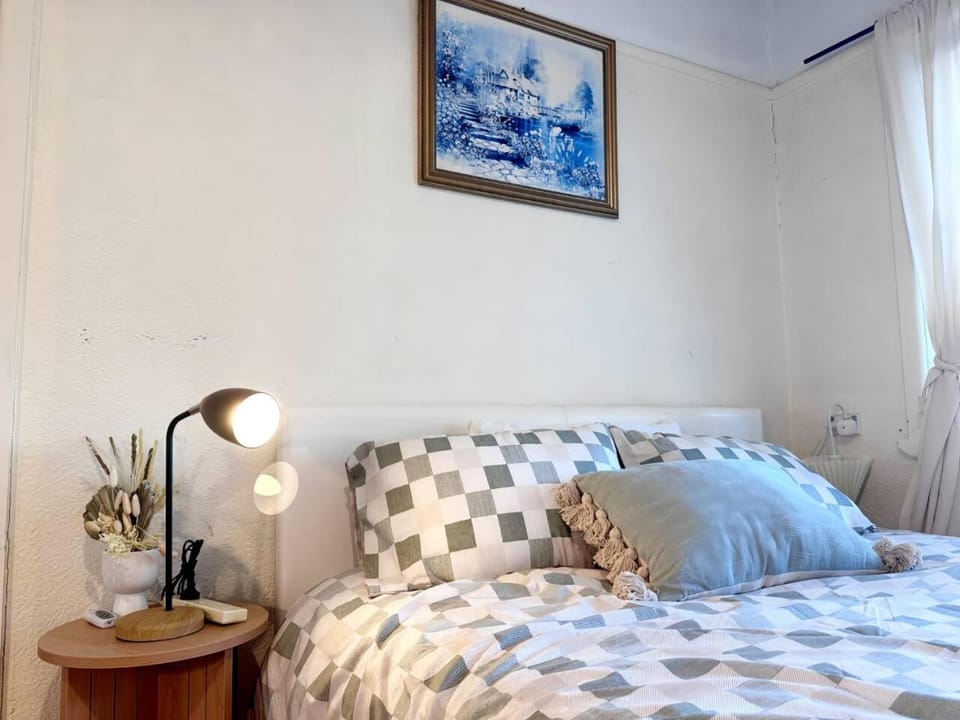 The Cactus View Room Train Staion Vacation rental in City of Monash