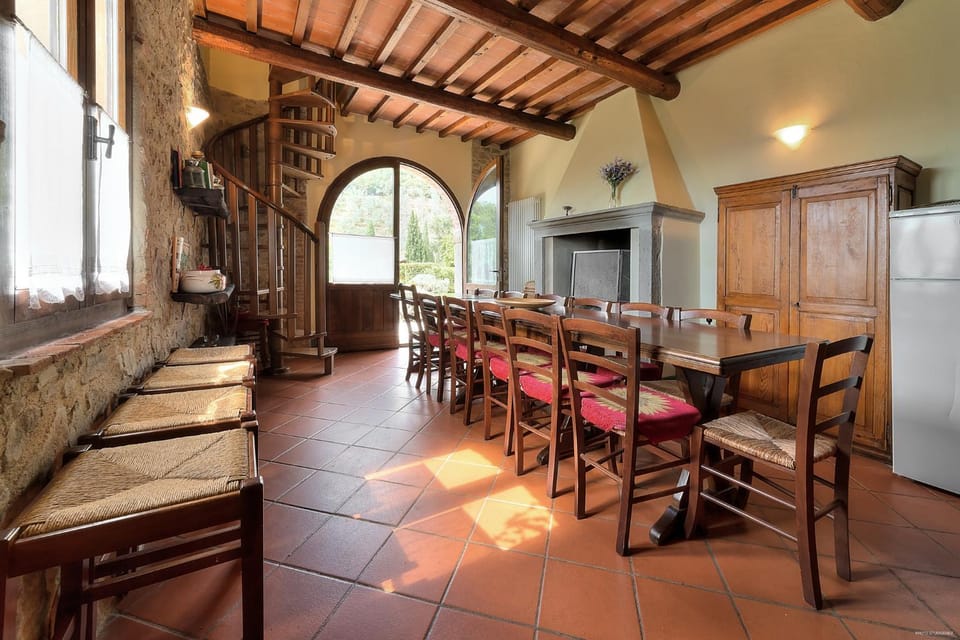Seating area, Dining area, Communal kitchen, flat iron