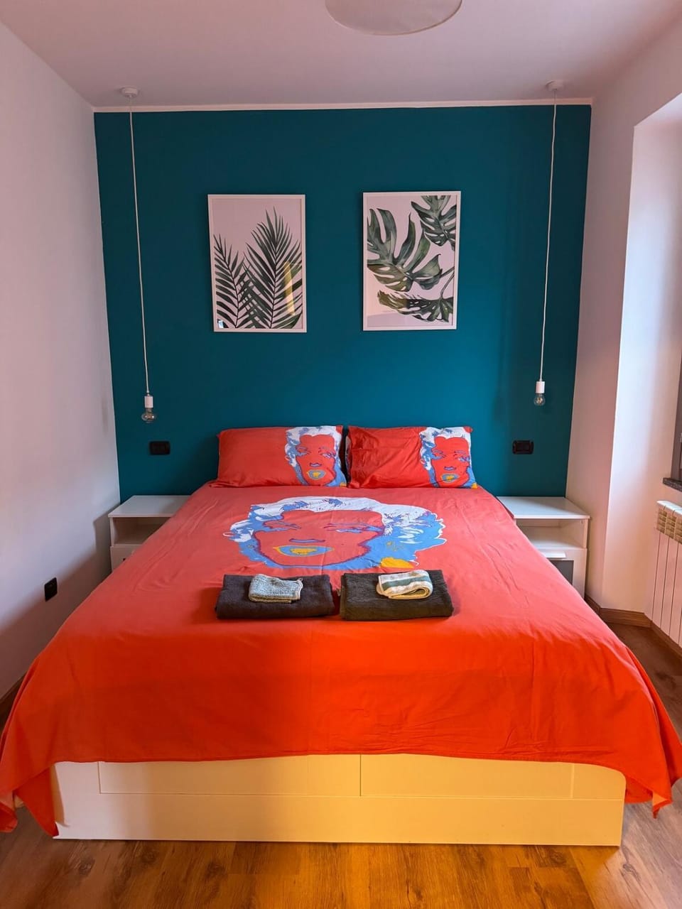 Bed, Photo of the whole room, Bedroom