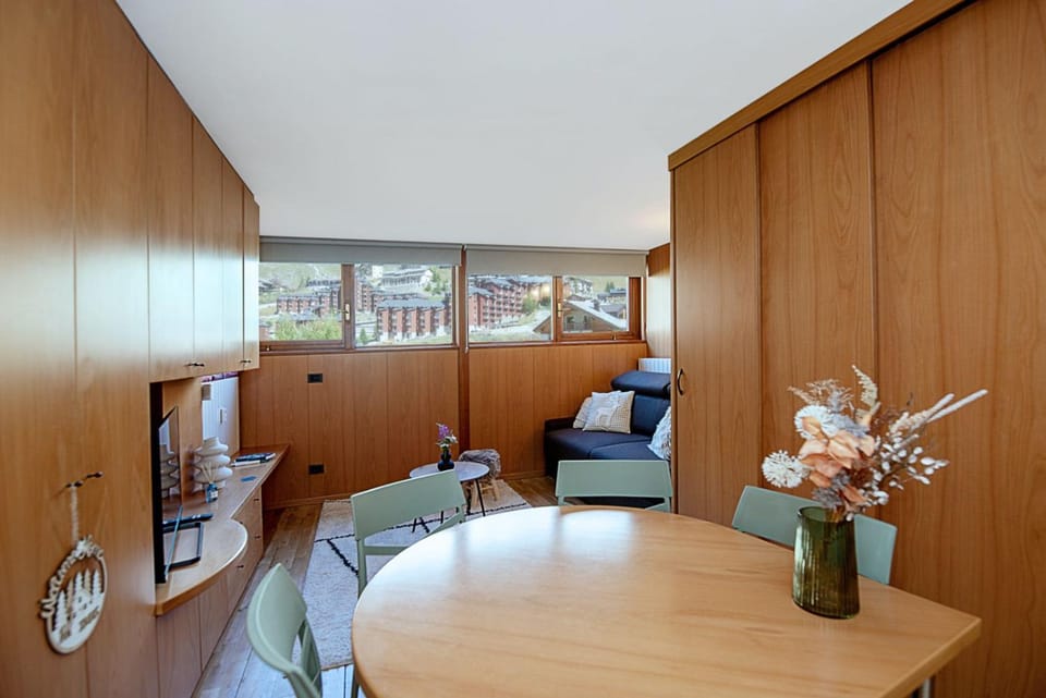 TV and multimedia, Dining area