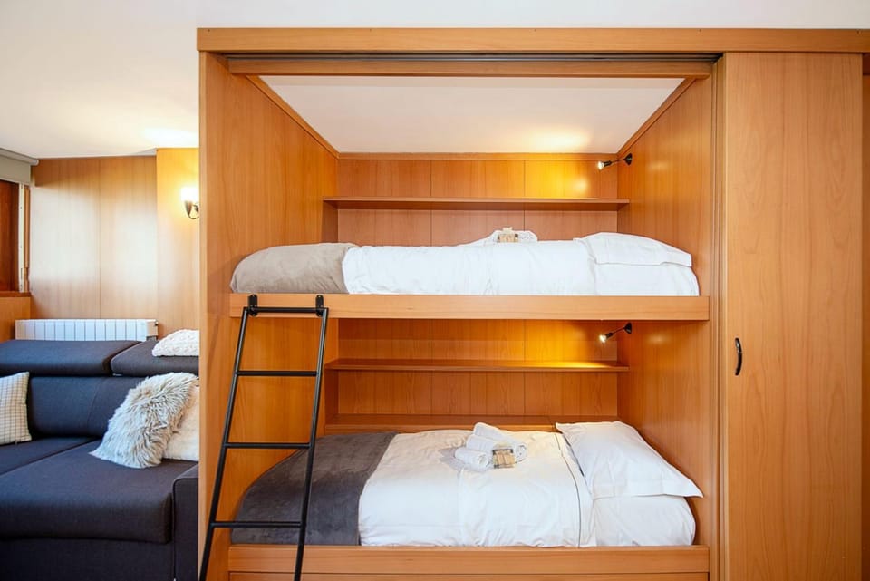 Bed, bunk bed