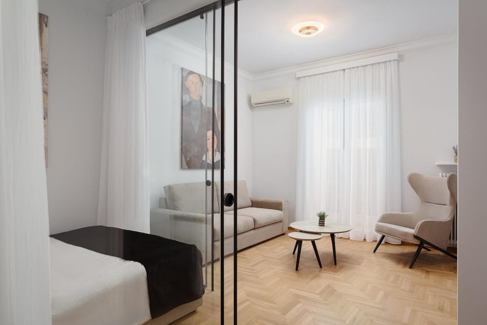 Bed, Living room, Photo of the whole room, Seating area, Bedroom, air conditioner