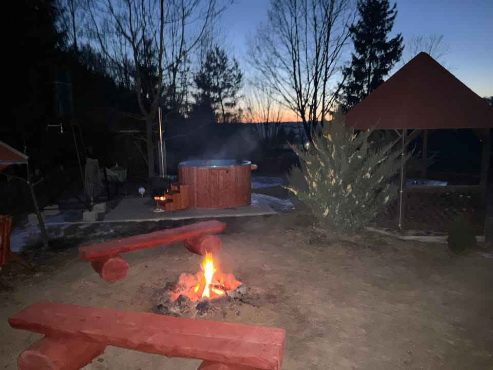 Natural landscape, BBQ facilities, Evening entertainment