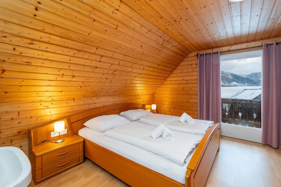 Bed, Photo of the whole room, Bedroom, Mountain view