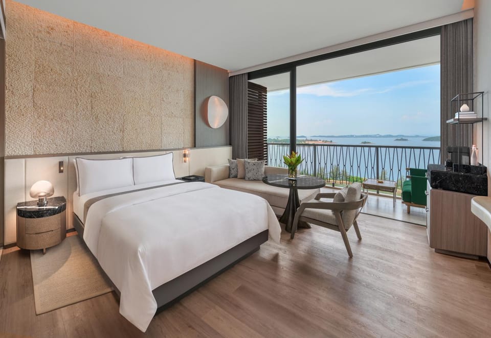 Bed, Natural landscape, View (from property/room), Balcony/Terrace, Living room, Photo of the whole room, Seating area, Bedroom, Sea view