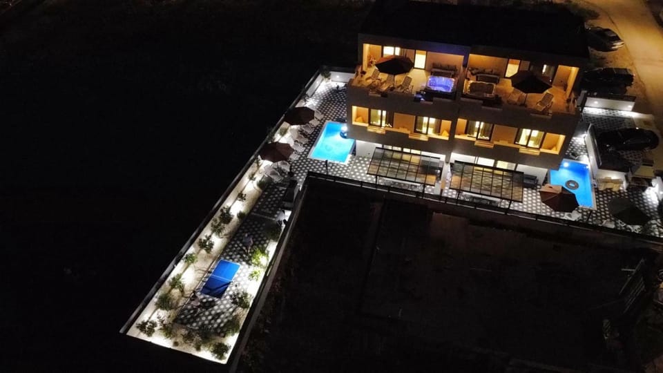 VillaELIAS - heated pool - jacuzzi-10 persons-boat tours - Luxury Apartment in Šibenik-Knin County, Croatia