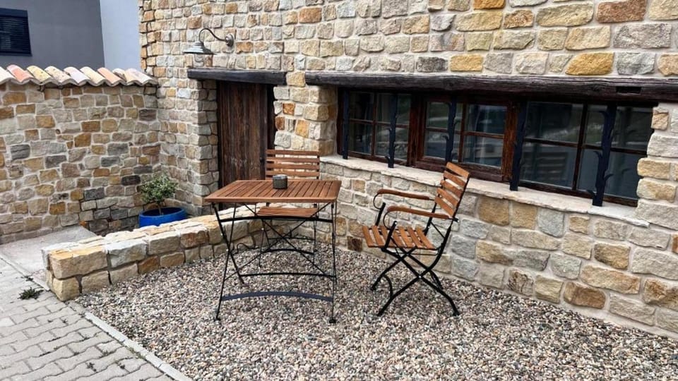 Patio, Seating area
