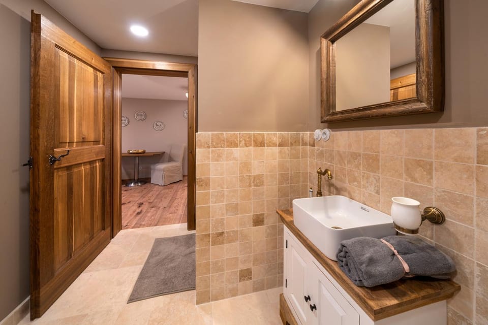 Bathroom, towels