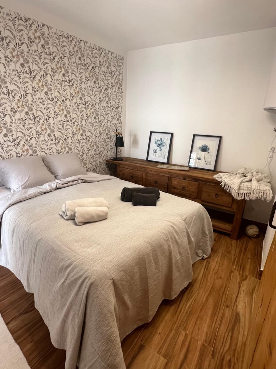 Bed, Photo of the whole room