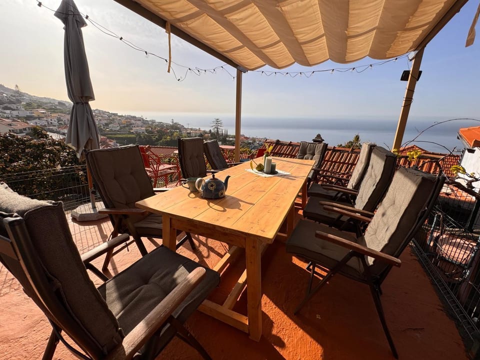 View (from property/room), Balcony/Terrace, Seating area, Dining area, Sea view