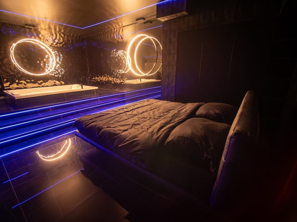 Seating area, Bedroom