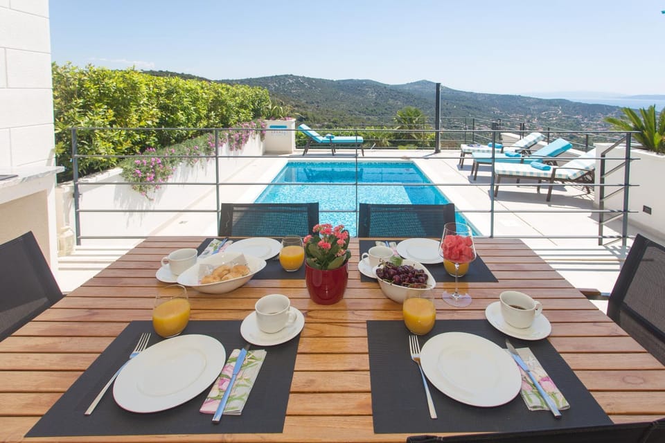 Balcony/Terrace, Balcony/Terrace, Dining area, Pool view