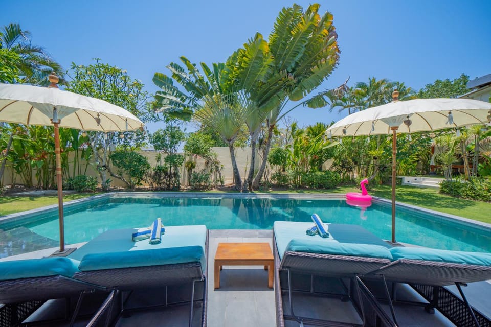 Natural landscape, Garden, Seating area, Garden view, Pool view, Swimming pool, sunbed