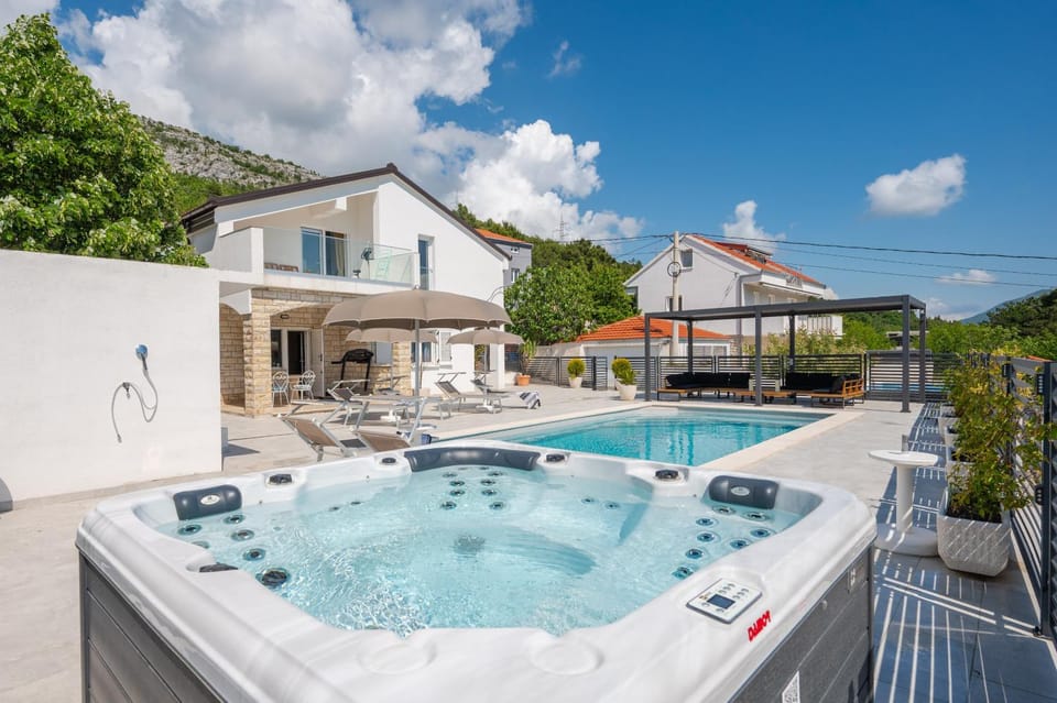 Patio, Natural landscape, Hot Tub, Pool view, Swimming pool, sunbed