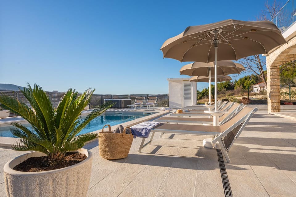 Patio, Day, Natural landscape, Pool view, Swimming pool, Swimming pool, sunbed