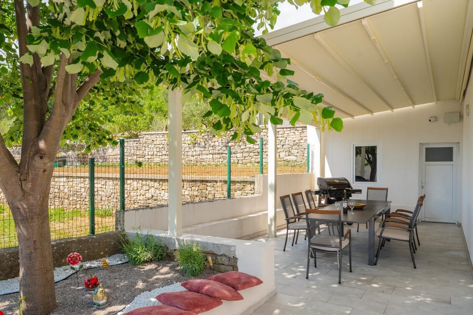 Day, View (from property/room), Balcony/Terrace, Seating area, Dining area