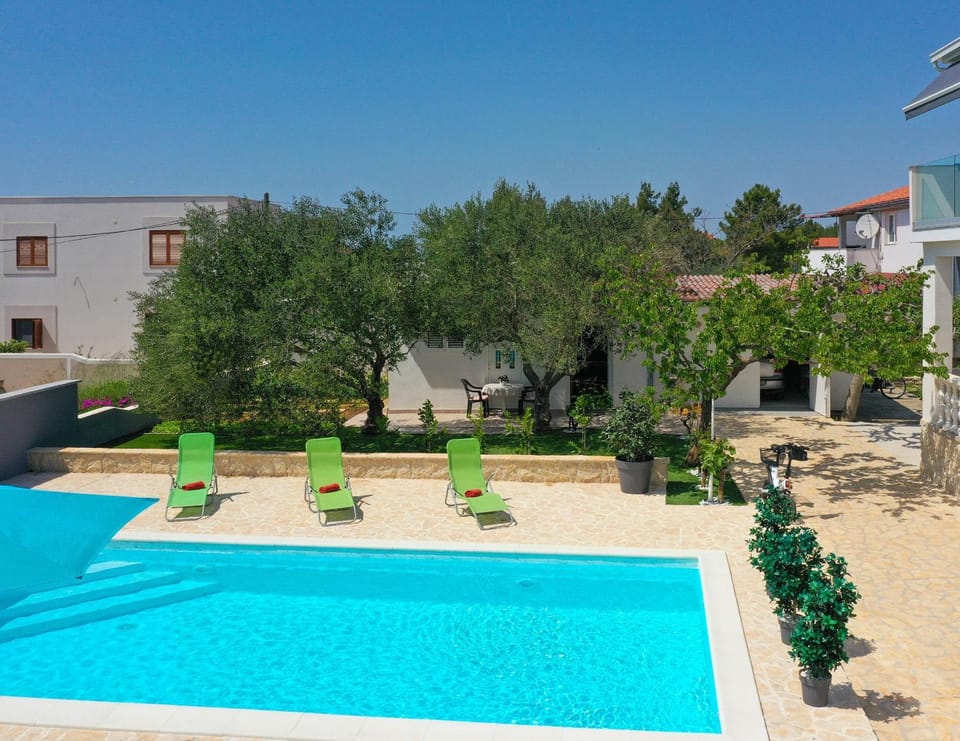Property building, Swimming pool