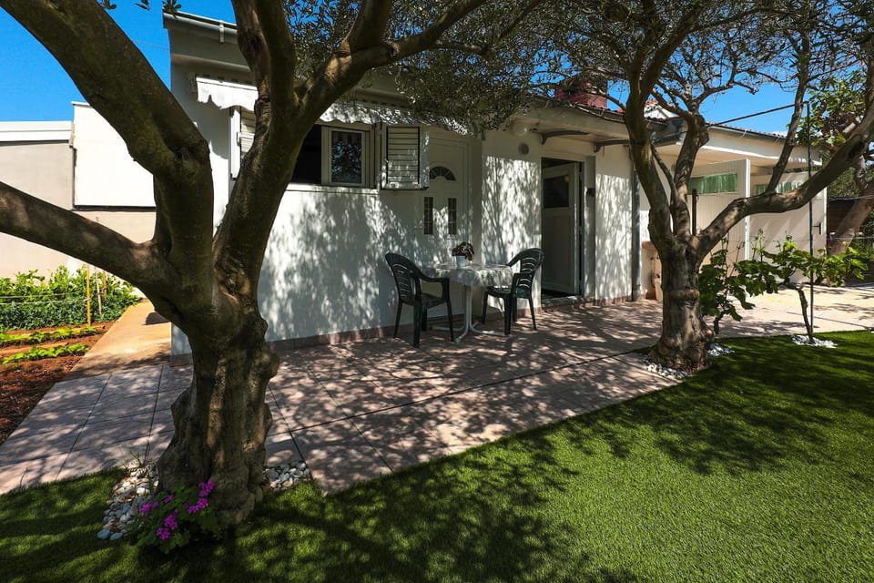 Property building, Garden