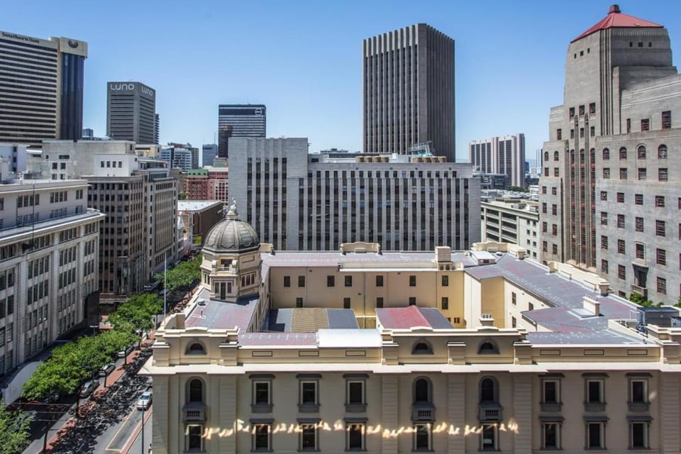 Skyline LuxRetreat- Stylish Comfort- Pool-Gym 1008 Apartment in Cape Town