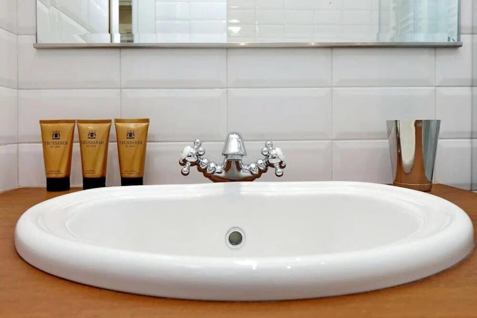 Julie's Renovated View Apartment in Rome